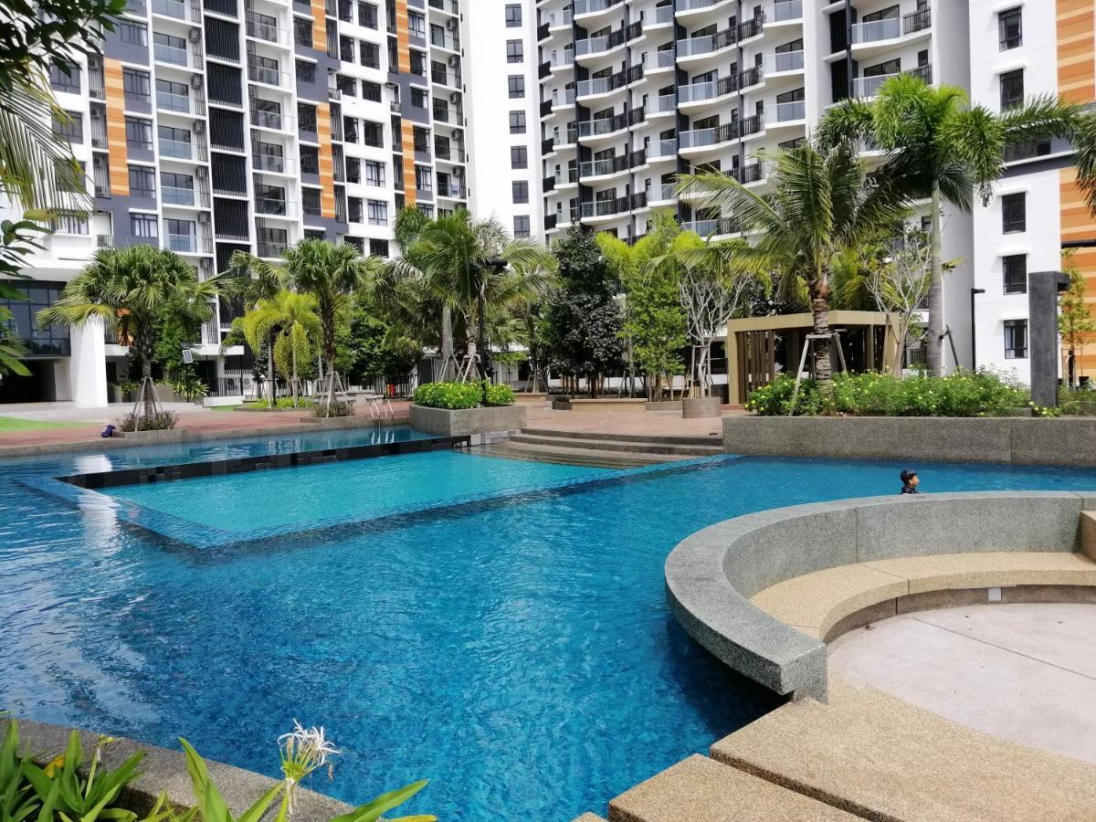 Timurbay Seafront Residence By Hardinahomes Kuantan Exterior photo