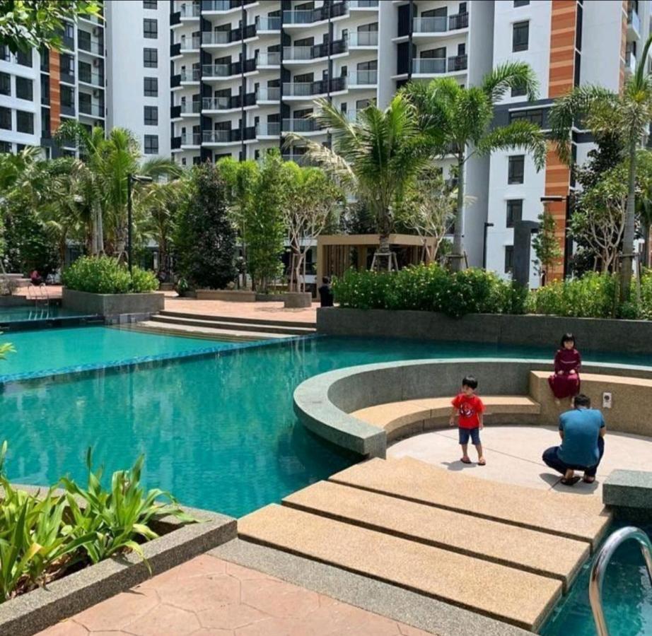 Timurbay Seafront Residence By Hardinahomes Kuantan Exterior photo