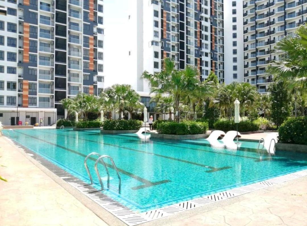 Timurbay Seafront Residence By Hardinahomes Kuantan Exterior photo