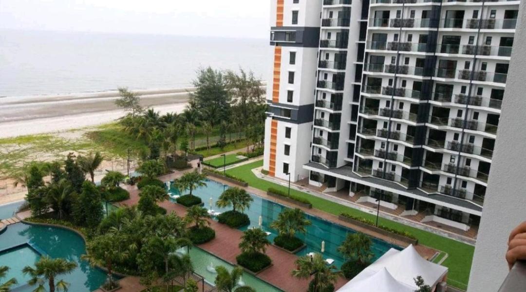 Timurbay Seafront Residence By Hardinahomes Kuantan Exterior photo