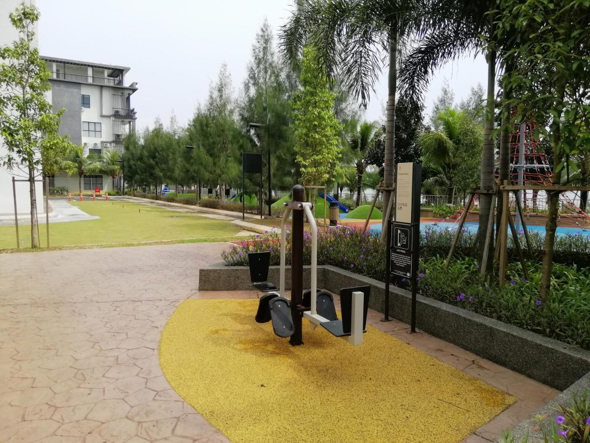 Timurbay Seafront Residence By Hardinahomes Kuantan Exterior photo