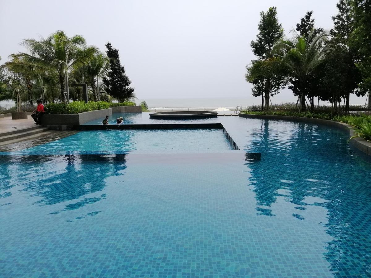 Timurbay Seafront Residence By Hardinahomes Kuantan Exterior photo